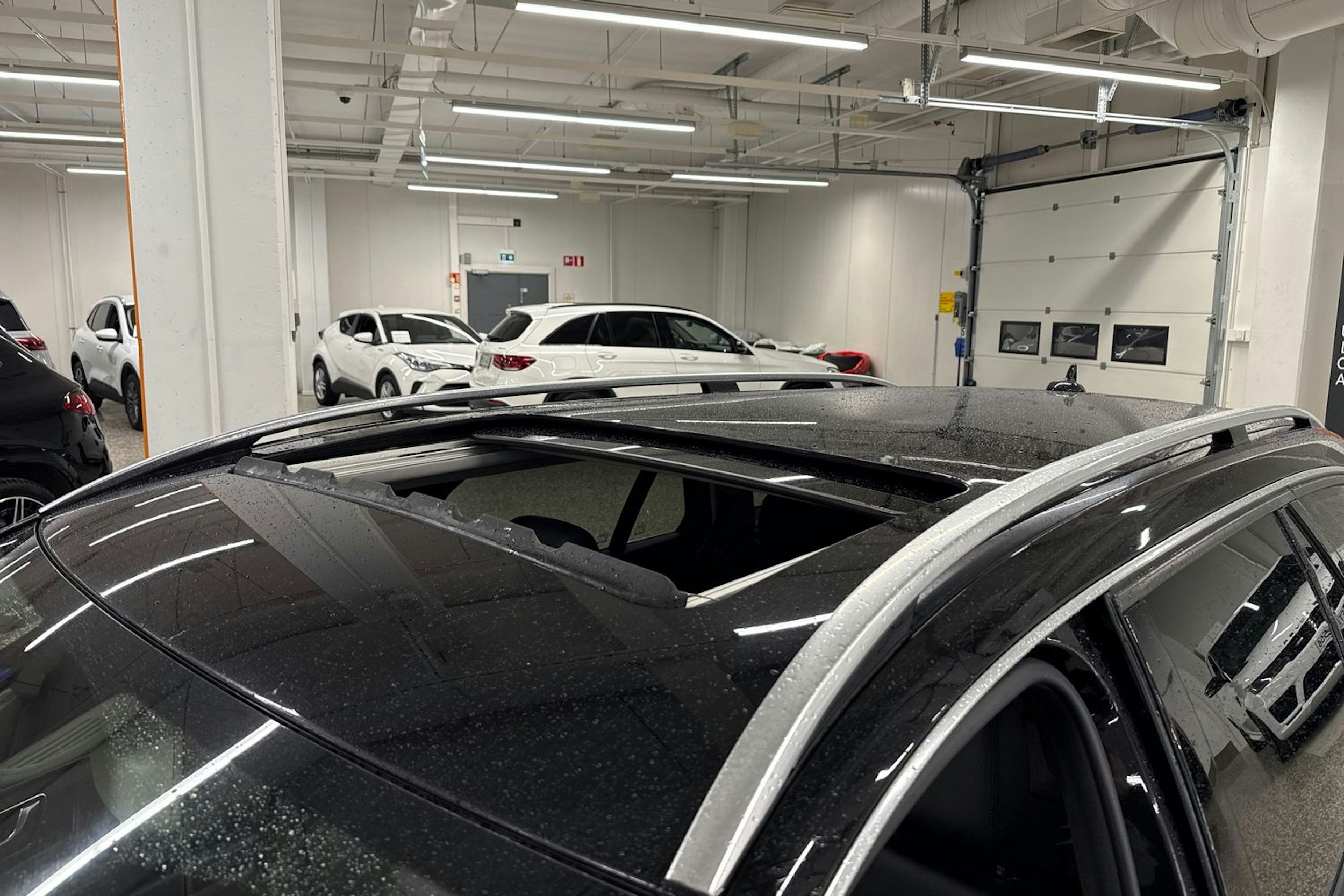 Harmaa Mercedes-Benz E 2011 kuva 26.