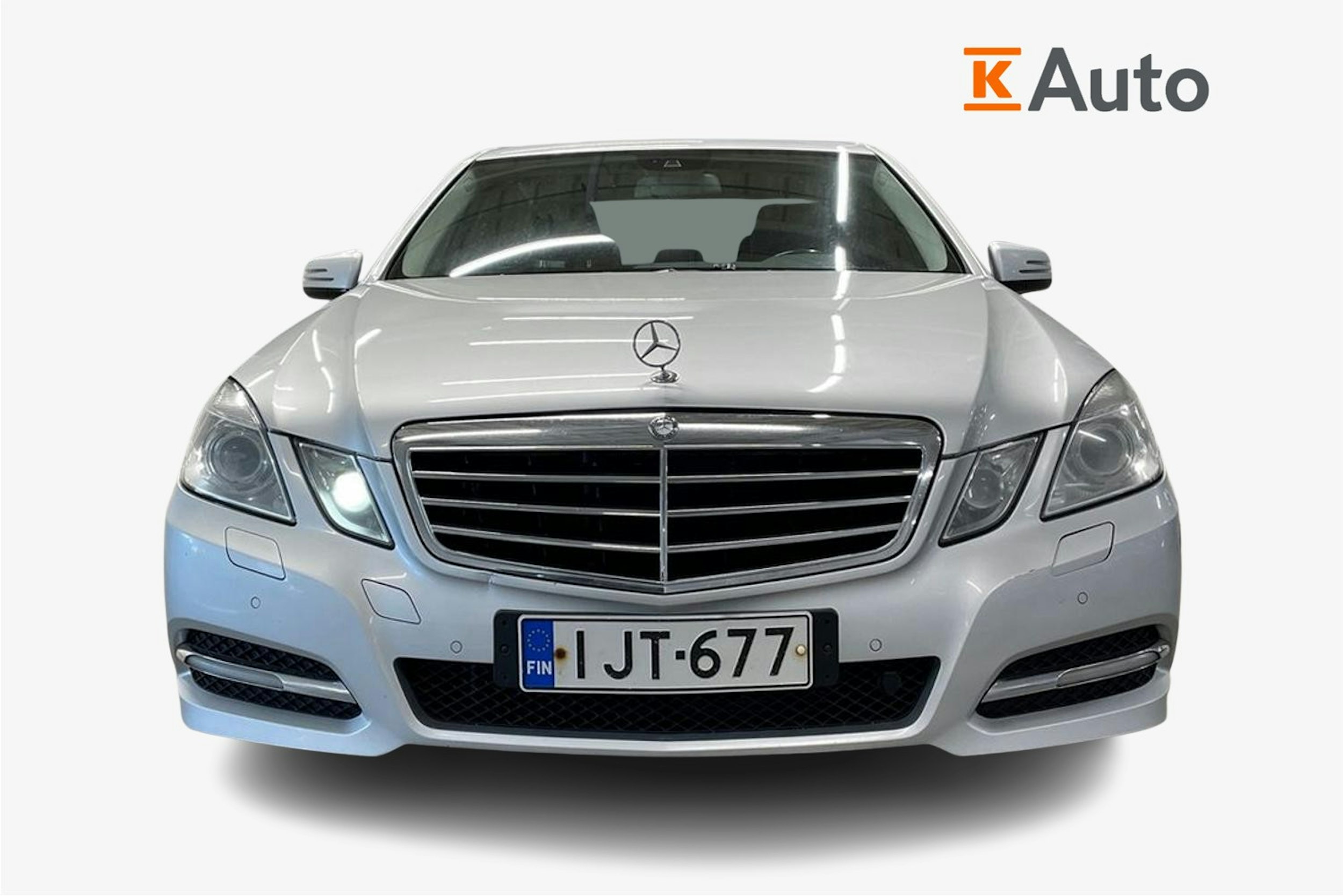 harmaa Mercedes-Benz E 2011 kuva 5.