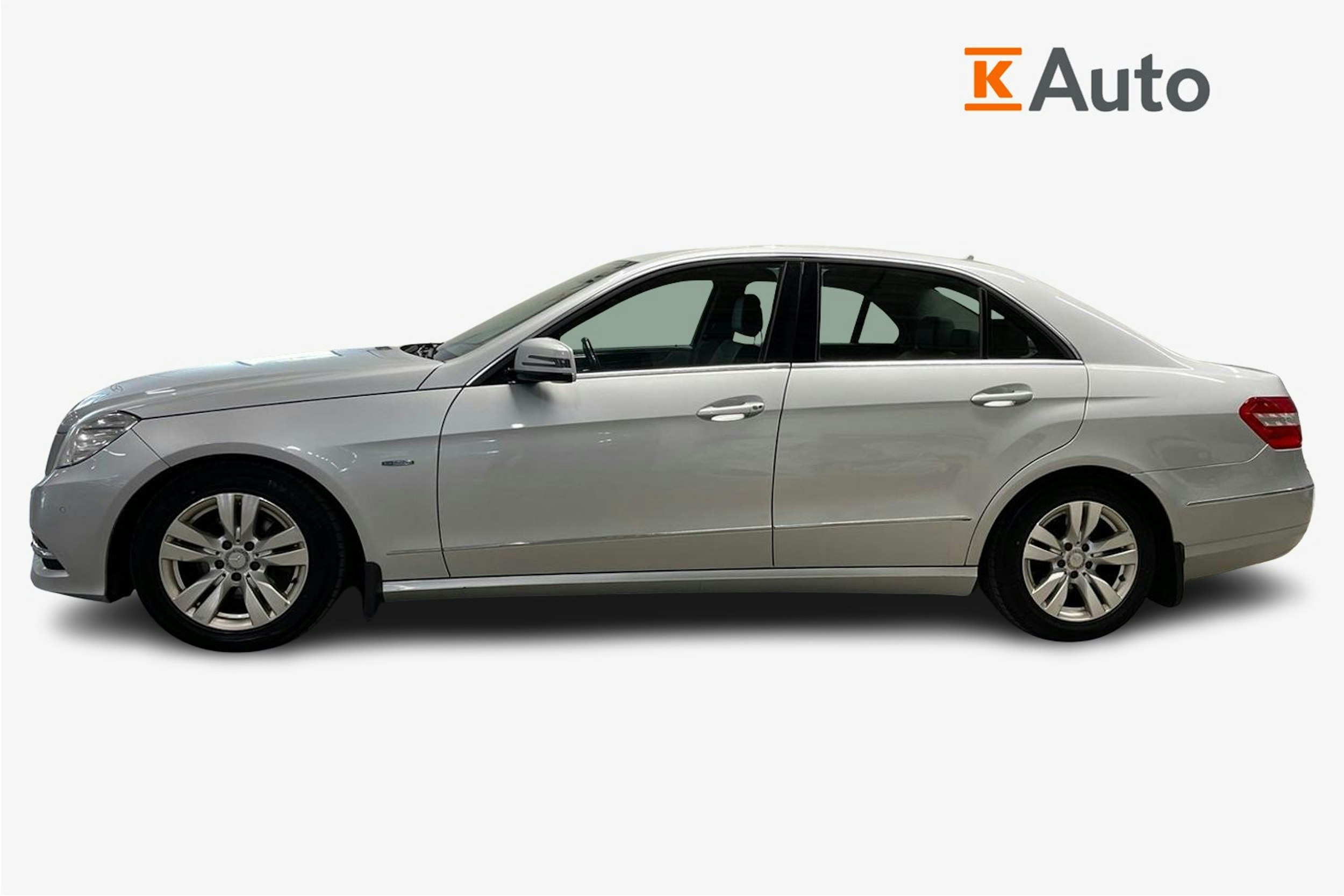 harmaa Mercedes-Benz E 2011 kuva 6.