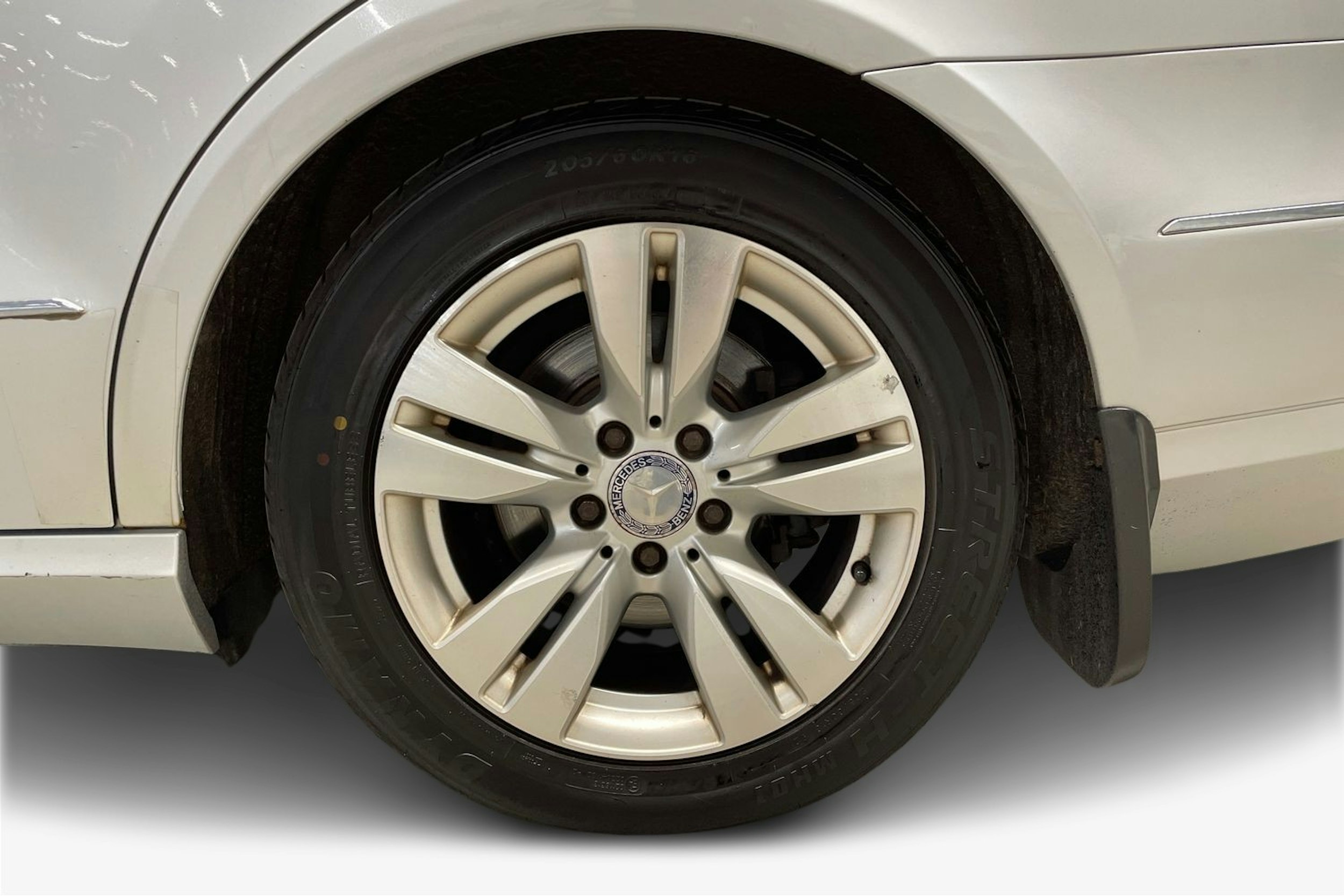 harmaa Mercedes-Benz E 2011 kuva 11.