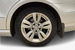 harmaa Mercedes-Benz E 2011 kuva 11.