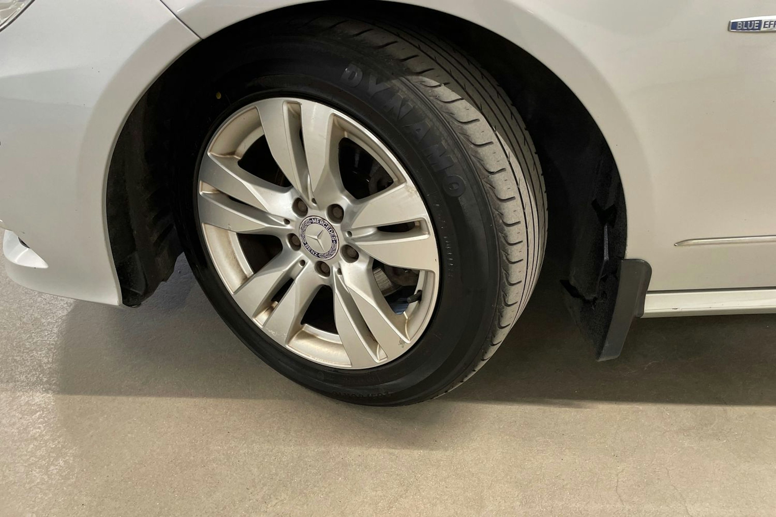 harmaa Mercedes-Benz E 2011 kuva 13.