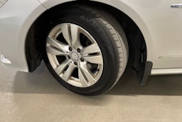harmaa Mercedes-Benz E 2011 kuva 13.