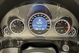 harmaa Mercedes-Benz E 2011 kuva 16.