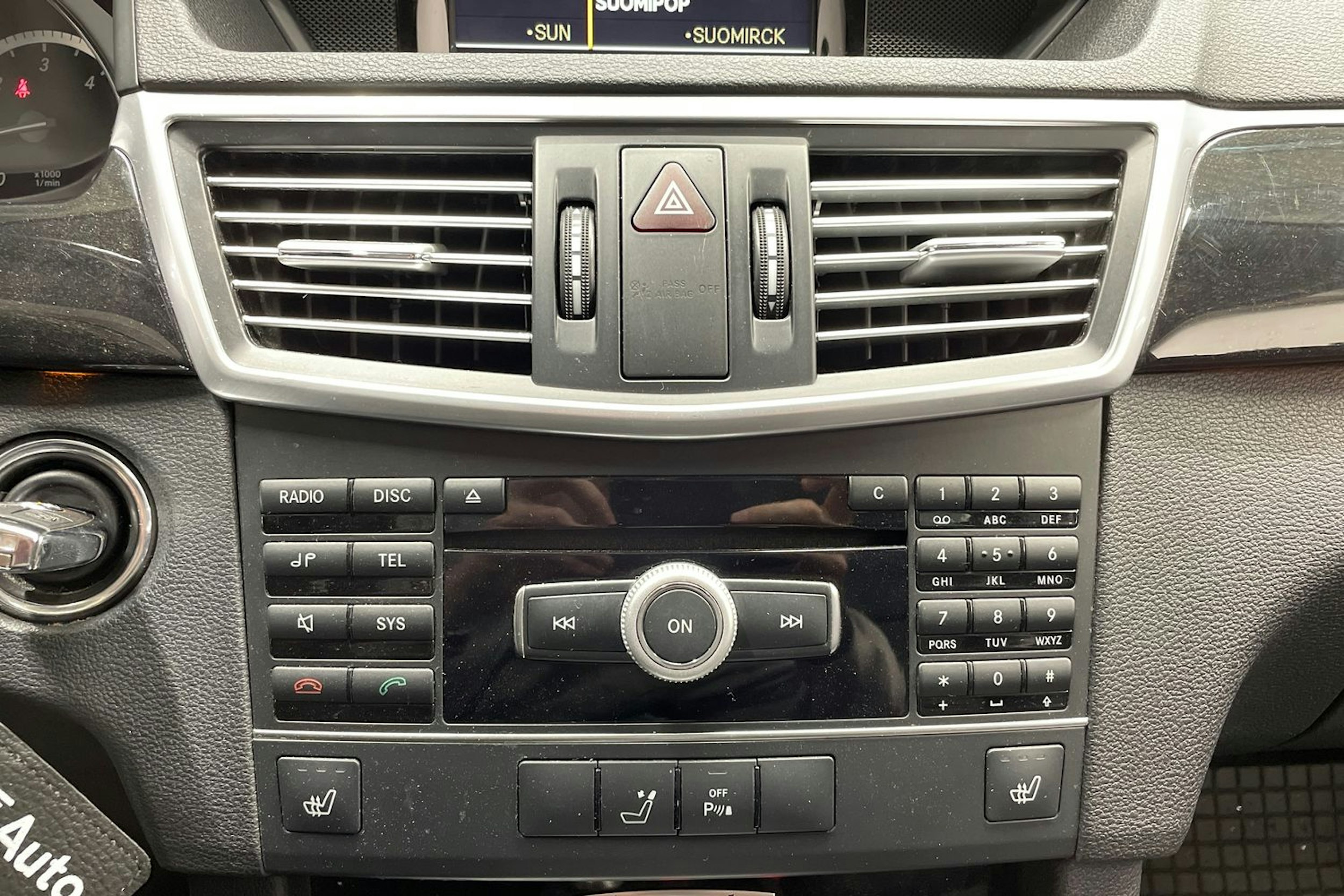 harmaa Mercedes-Benz E 2011 kuva 18.