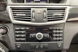 harmaa Mercedes-Benz E 2011 kuva 18.