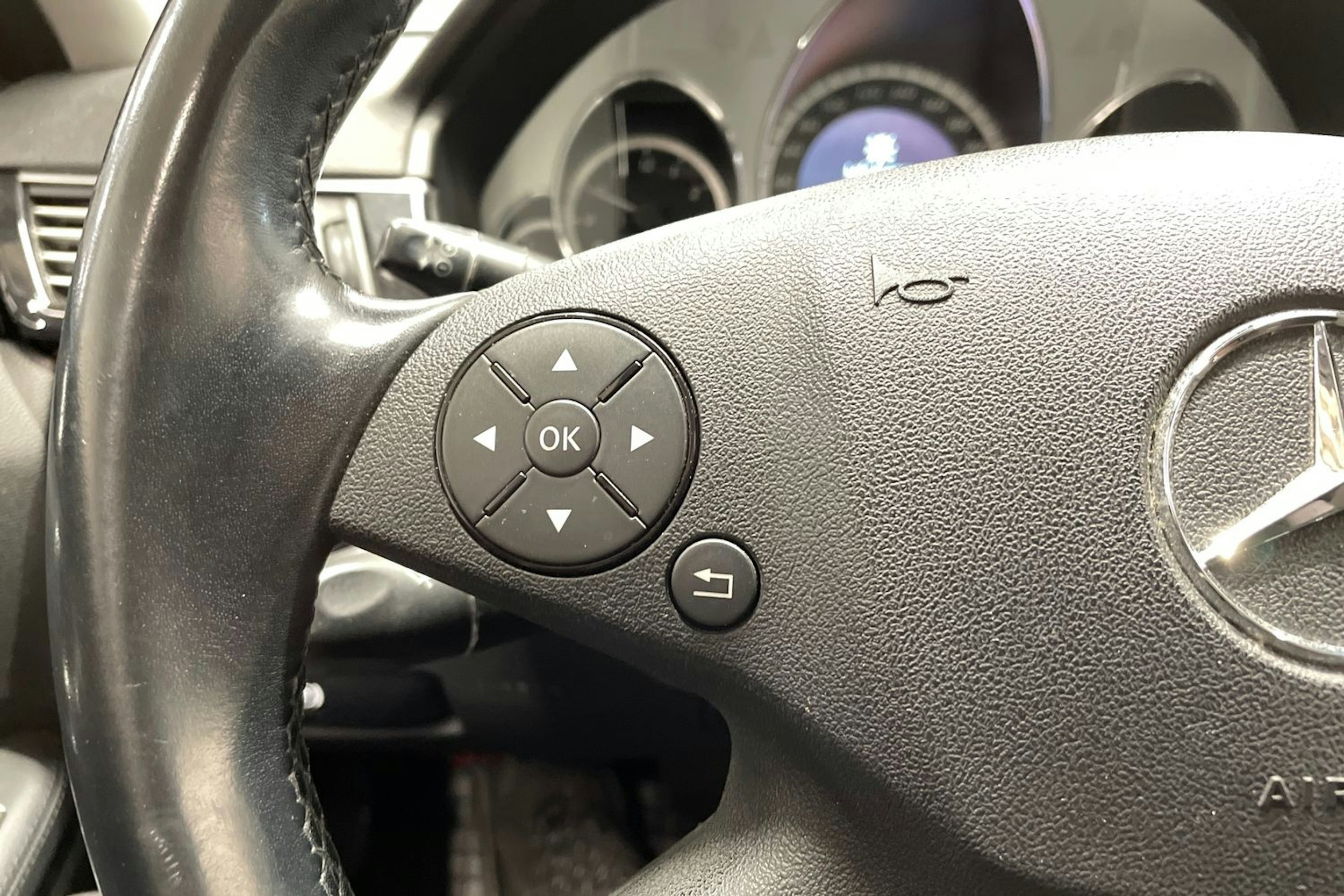 harmaa Mercedes-Benz E 2011 kuva 23.