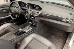 harmaa Mercedes-Benz E 2011 kuva 28.