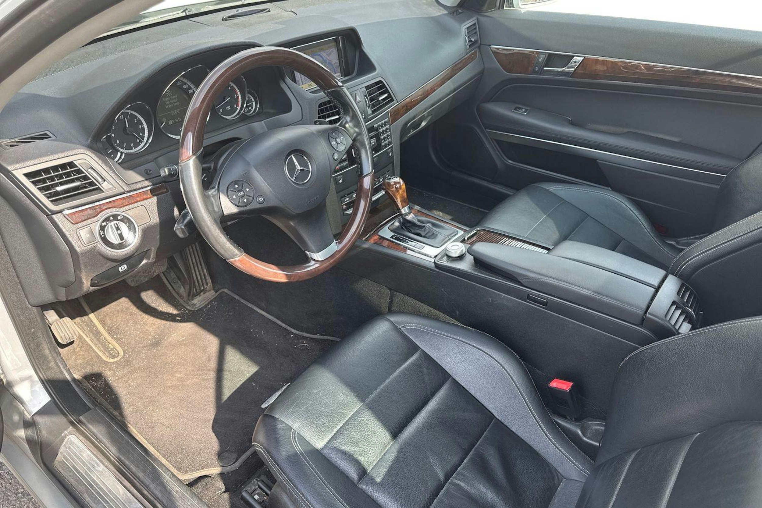 hopea Mercedes-Benz E 2011 kuva 3.