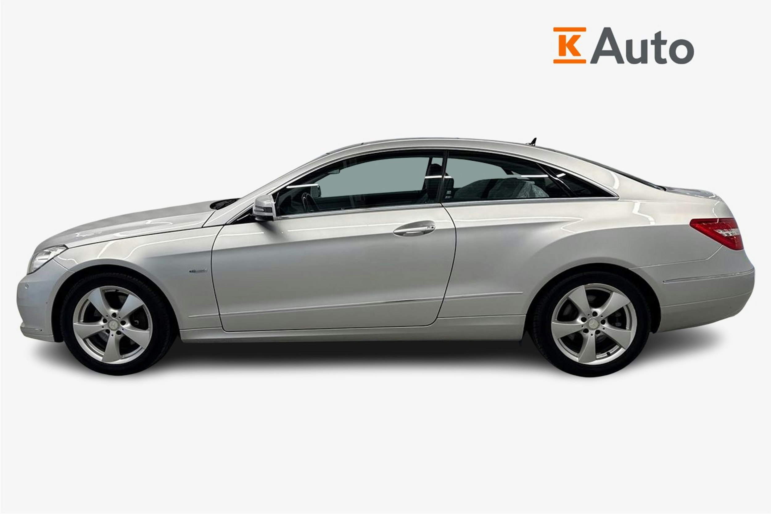 hopea Mercedes-Benz E 2011 kuva 6.