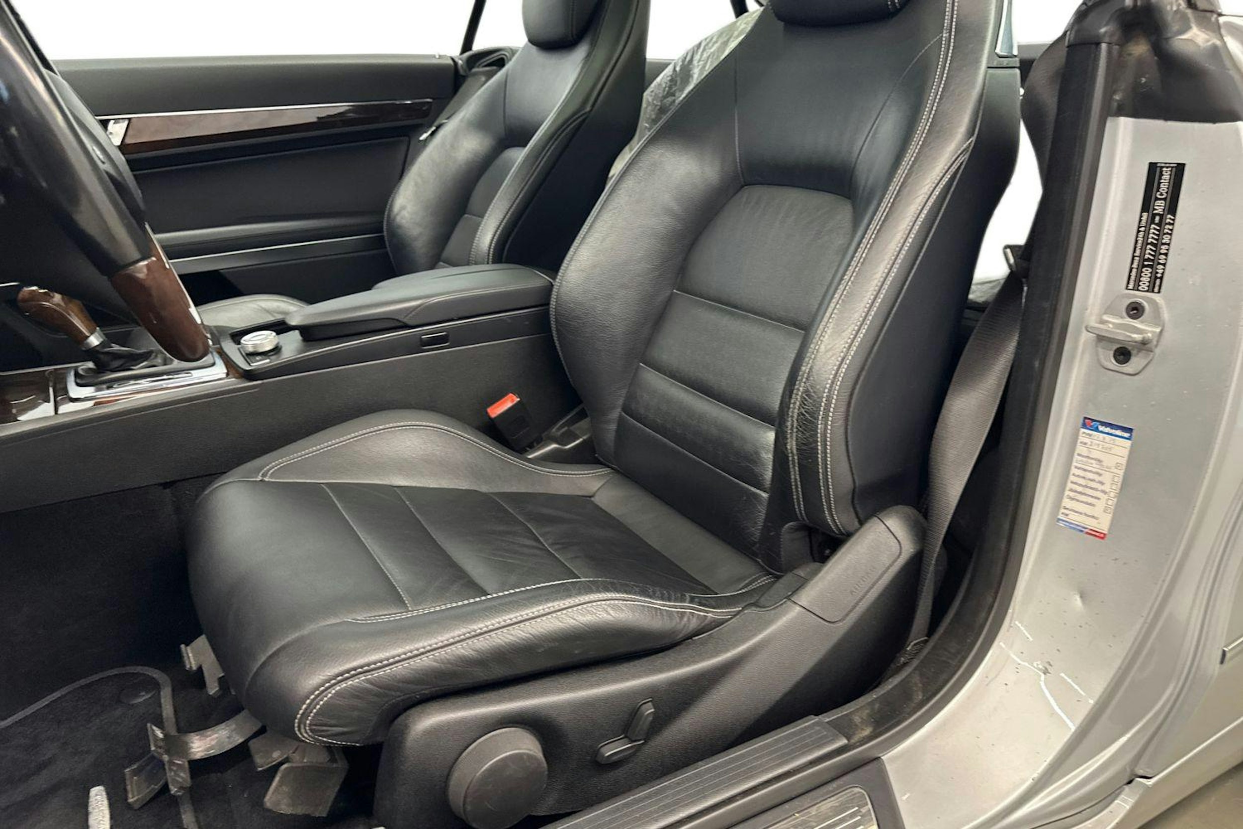 hopea Mercedes-Benz E 2011 kuva 10.