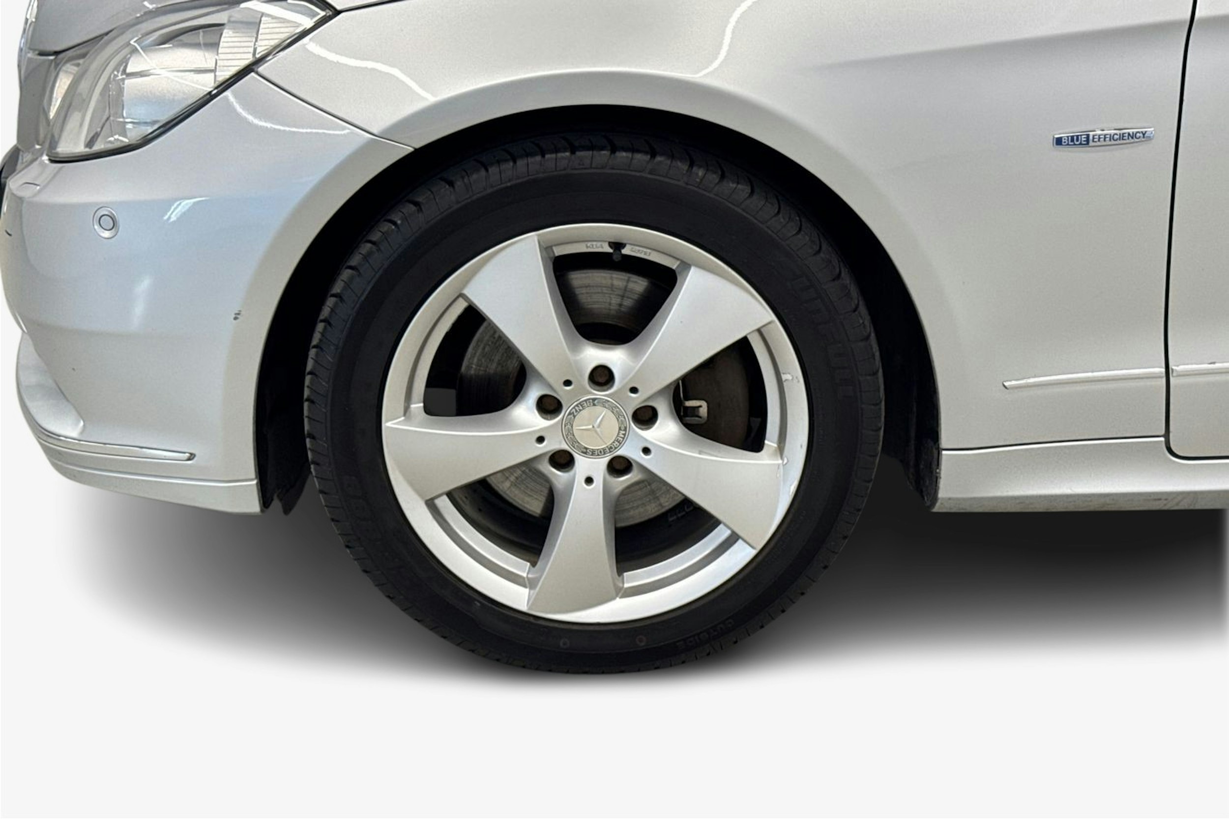 hopea Mercedes-Benz E 2011 kuva 11.