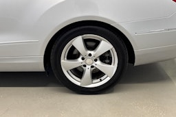hopea Mercedes-Benz E 2011 kuva 13.