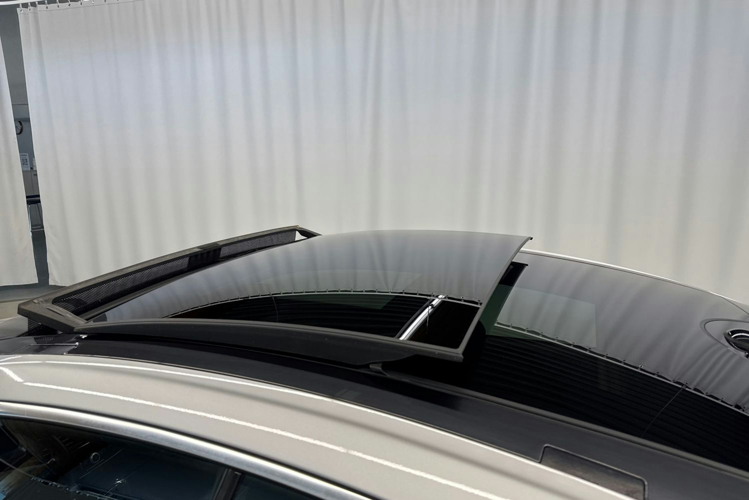 hopea Mercedes-Benz E 2011 kuva 18.