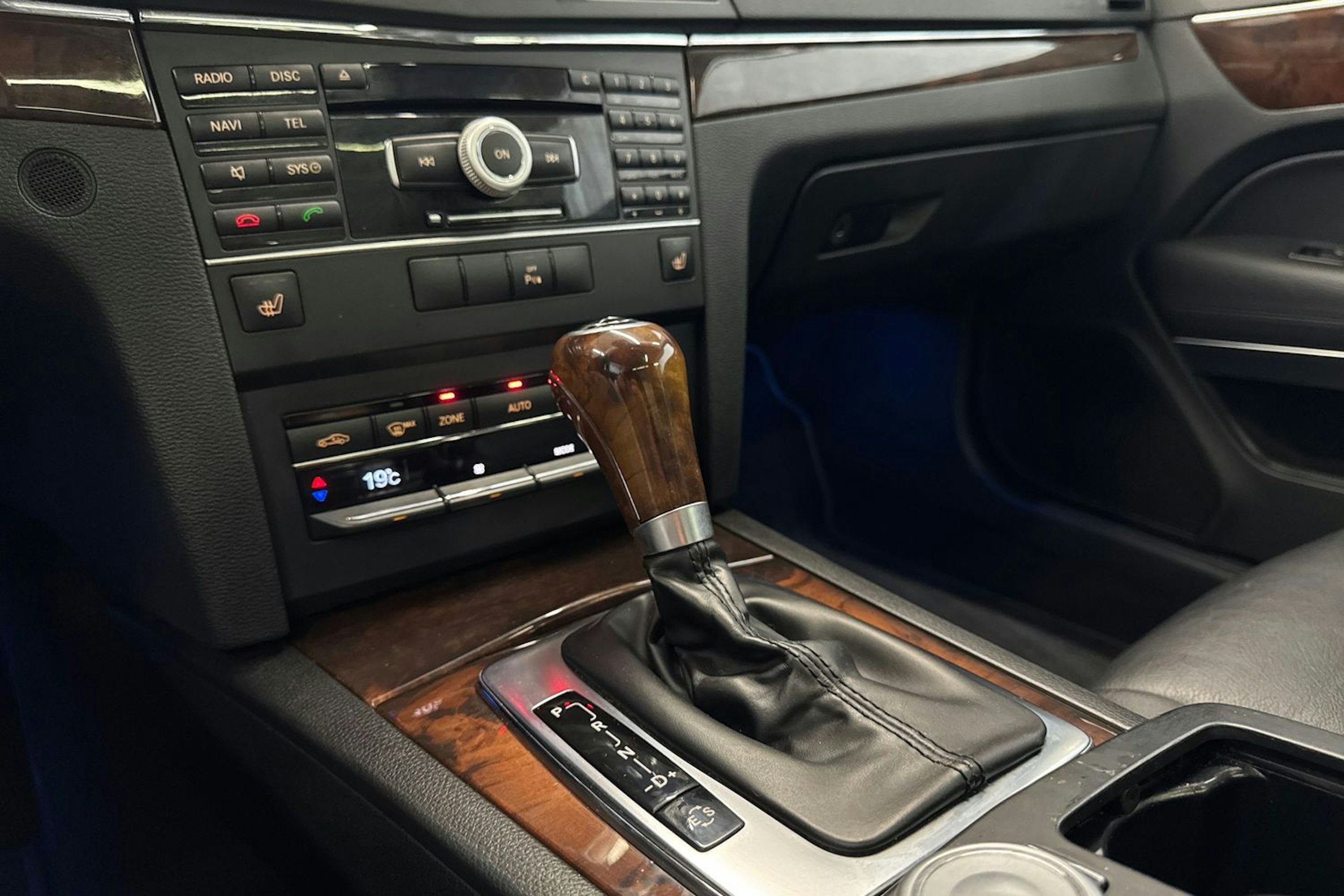 hopea Mercedes-Benz E 2011 kuva 19.