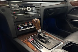 hopea Mercedes-Benz E 2011 kuva 19.