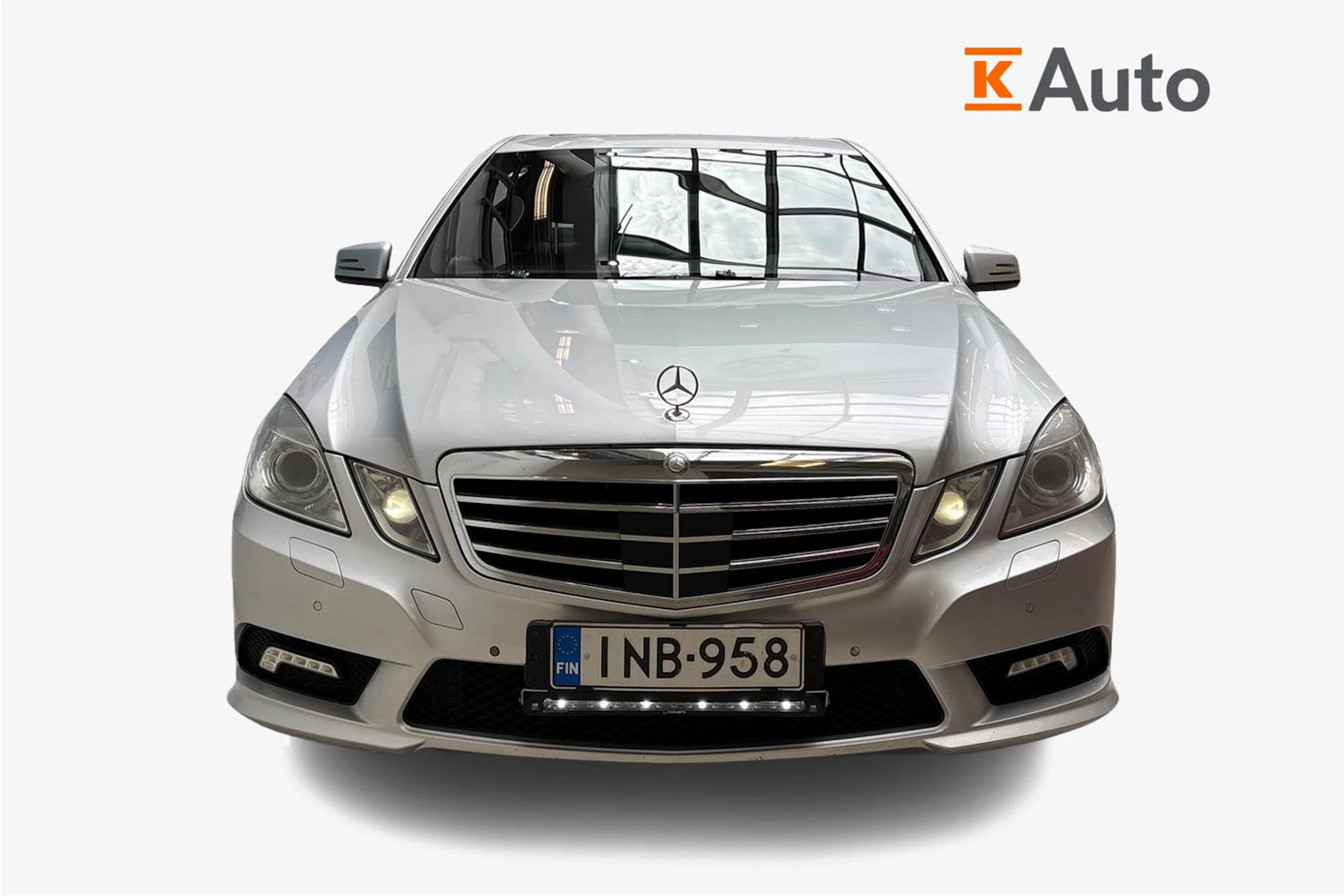 Hopea Mercedes-Benz E 2011 kuva 5.