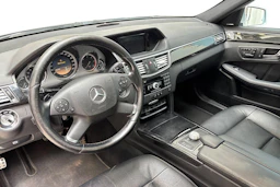 Hopea Mercedes-Benz E 2011 kuva 8.