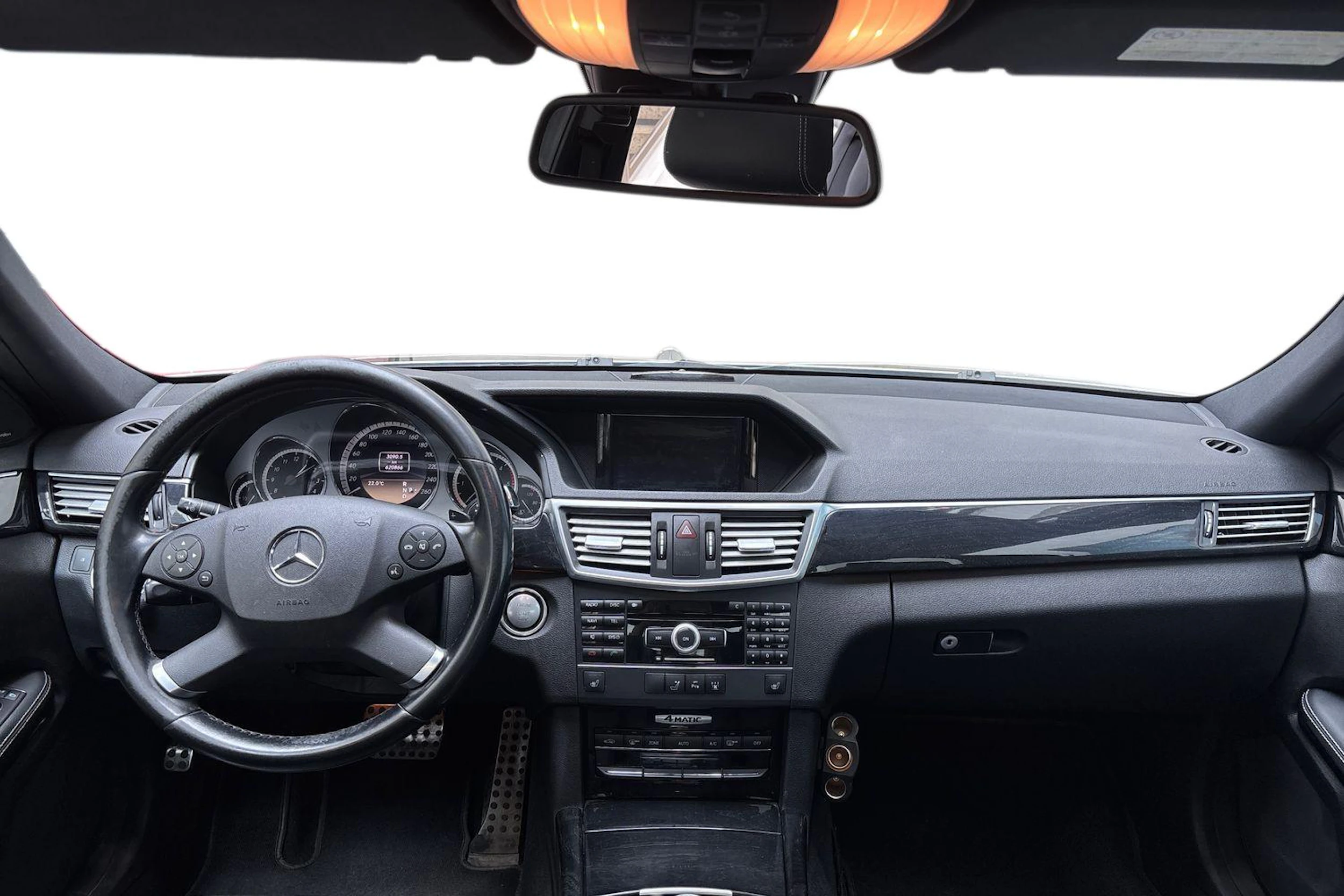 Hopea Mercedes-Benz E 2011 kuva 9.