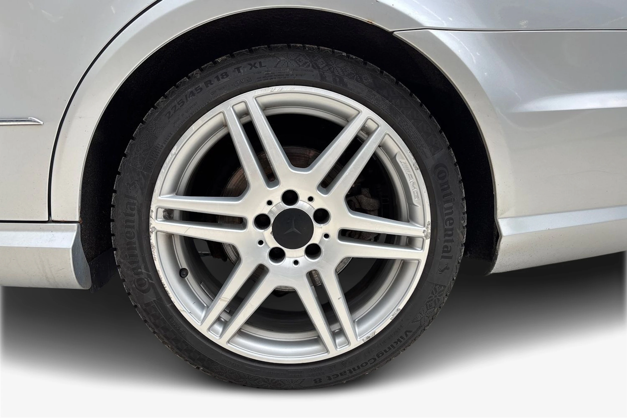 Hopea Mercedes-Benz E 2011 kuva 12.