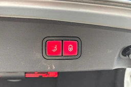 Hopea Mercedes-Benz E 2011 kuva 16.