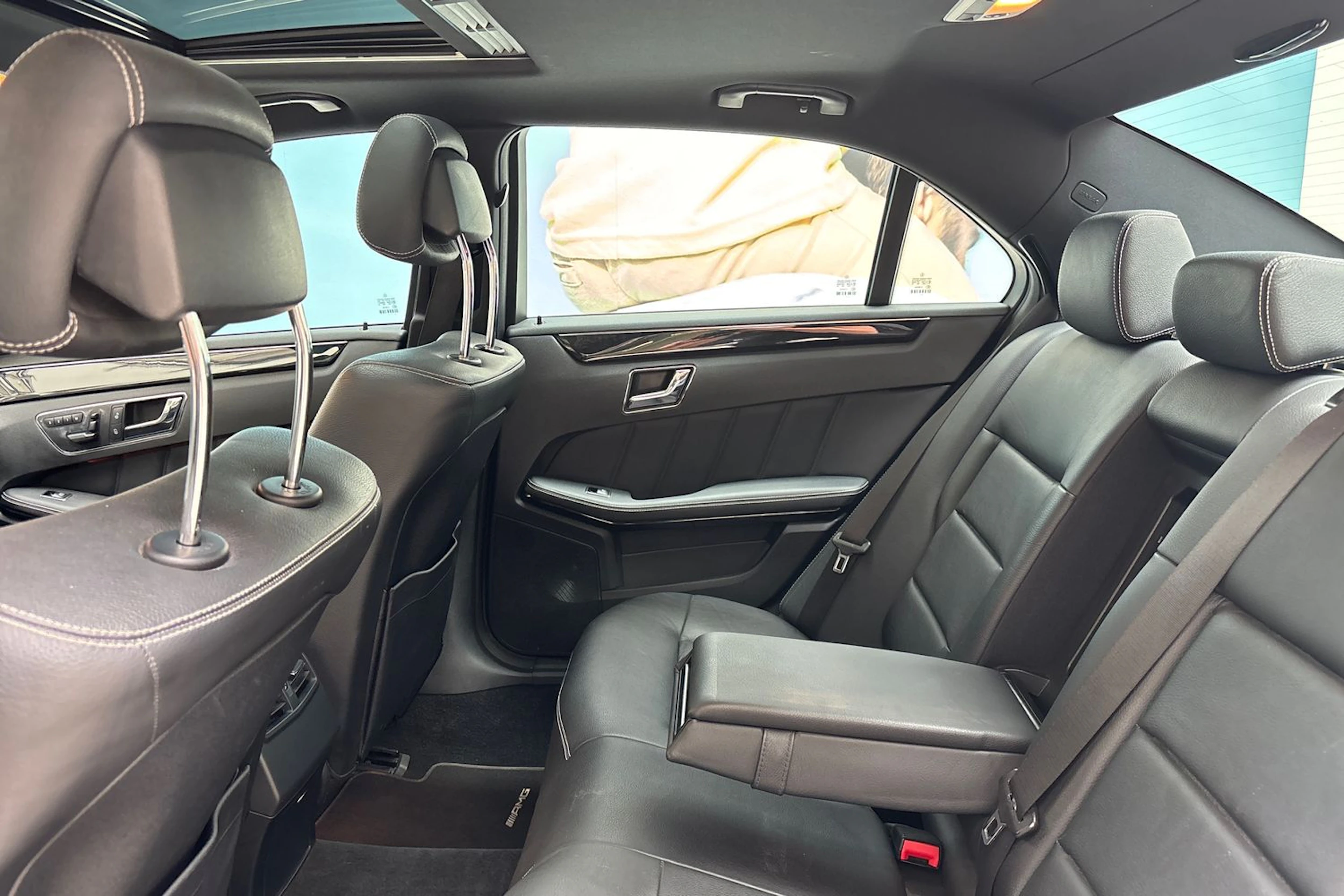 Hopea Mercedes-Benz E 2011 kuva 17.