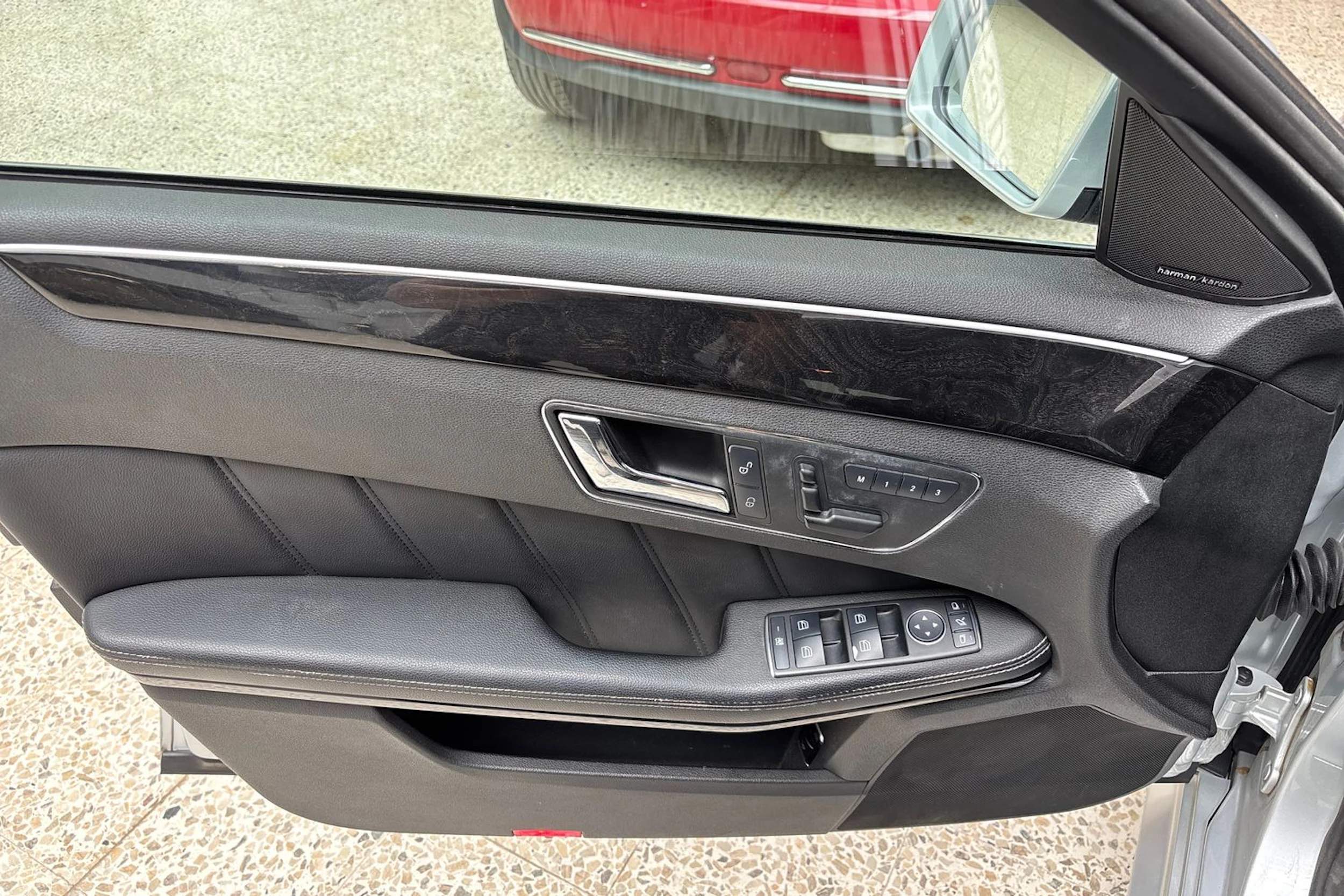 Hopea Mercedes-Benz E 2011 kuva 19.