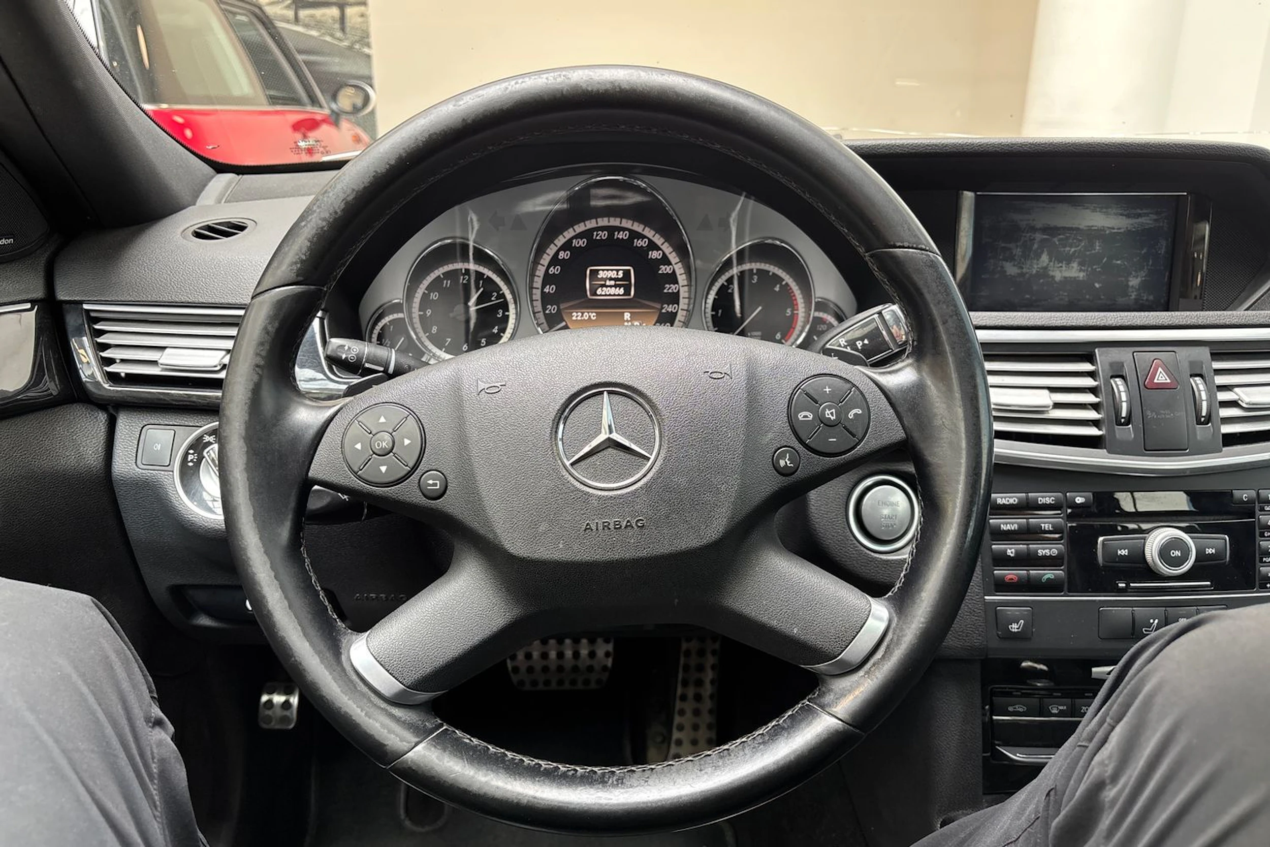 Hopea Mercedes-Benz E 2011 kuva 21.