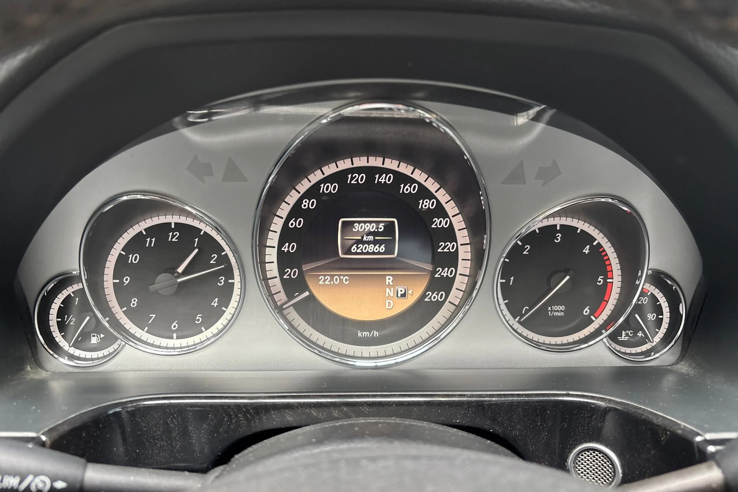Hopea Mercedes-Benz E 2011 kuva 22.