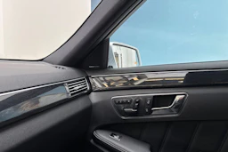 Hopea Mercedes-Benz E 2011 kuva 26.