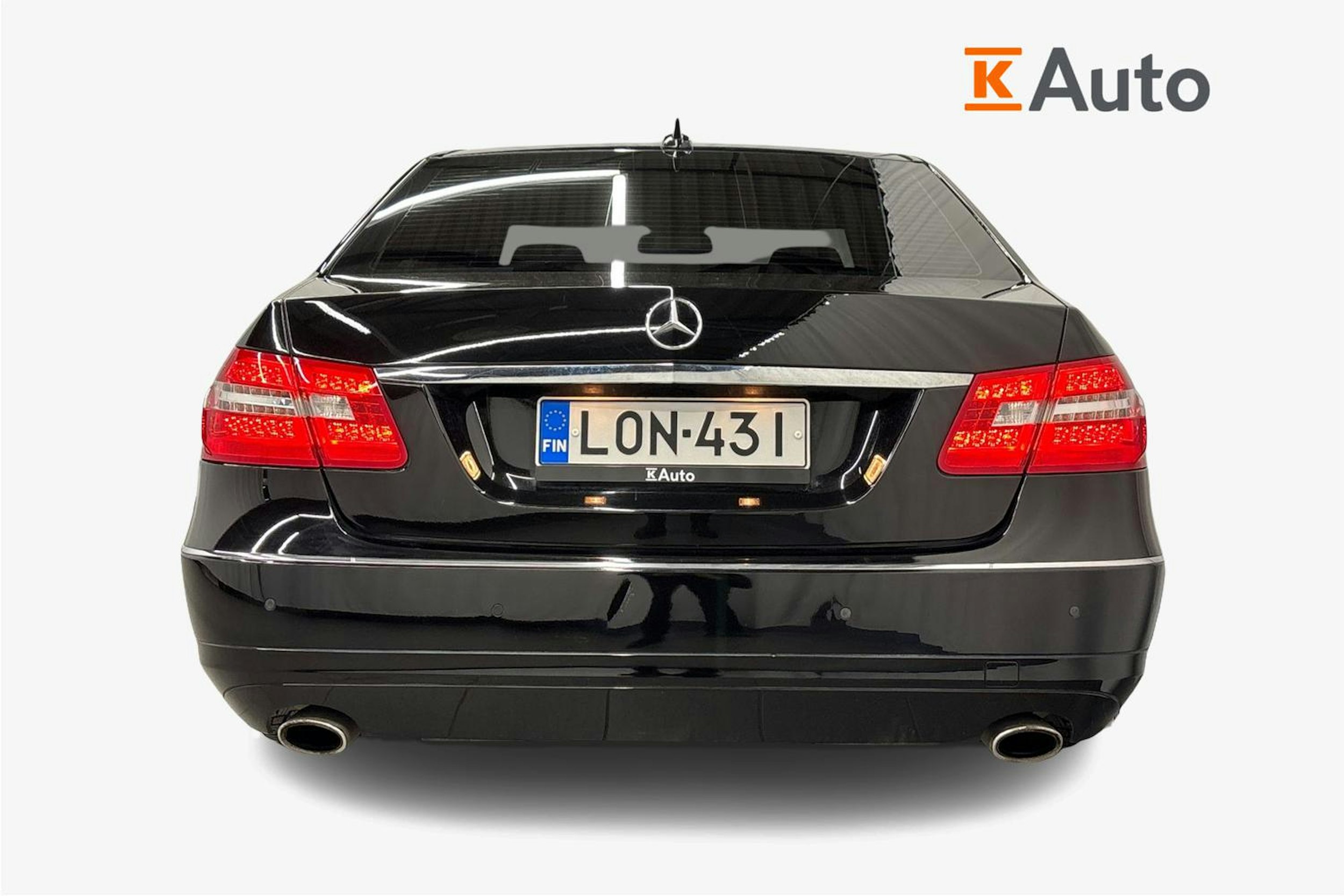 musta Mercedes-Benz E 2011 kuva 3.