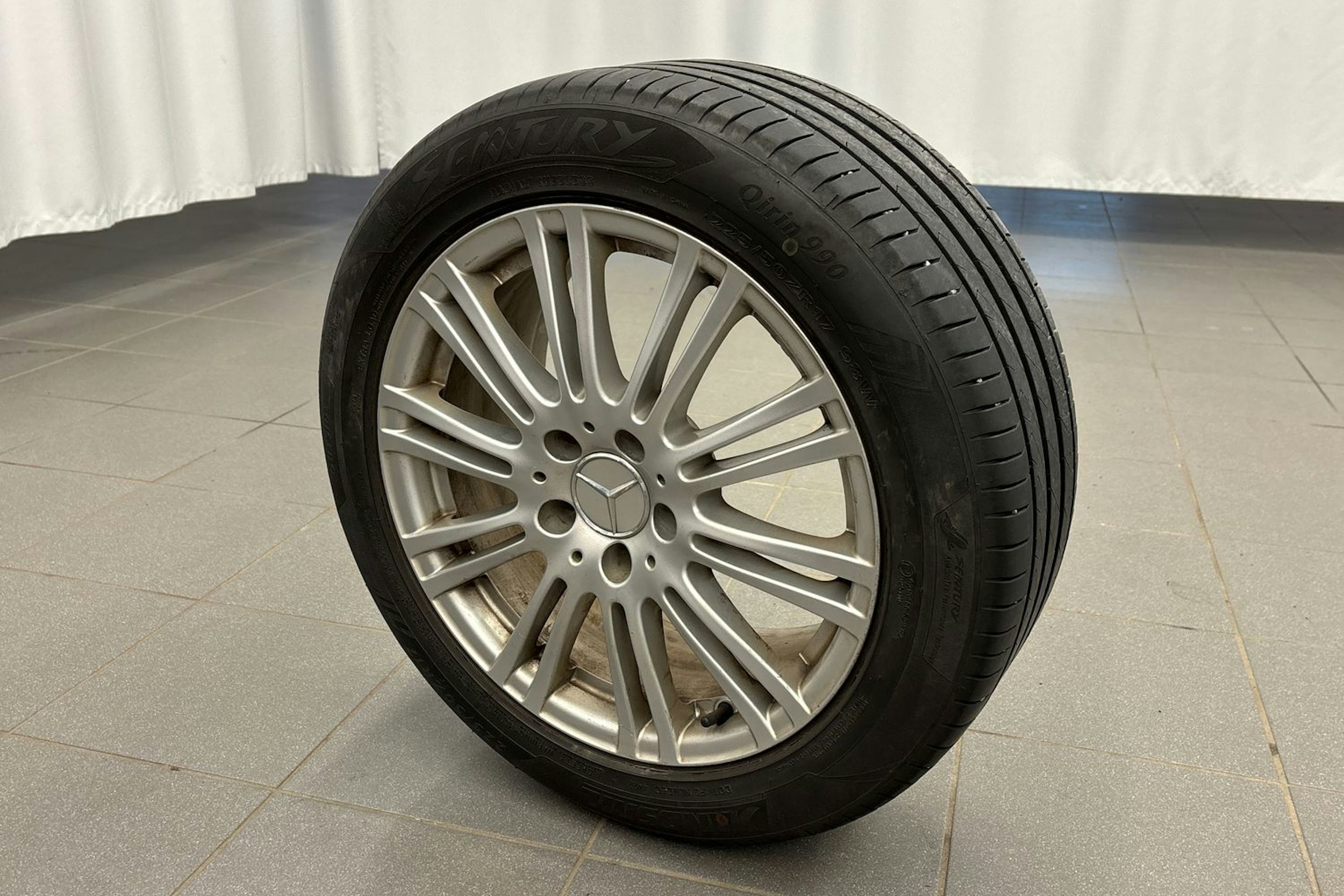 musta Mercedes-Benz E 2011 kuva 13.