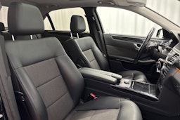 musta Mercedes-Benz E 2011 kuva 14.