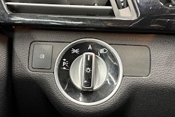 musta Mercedes-Benz E 2011 kuva 17.