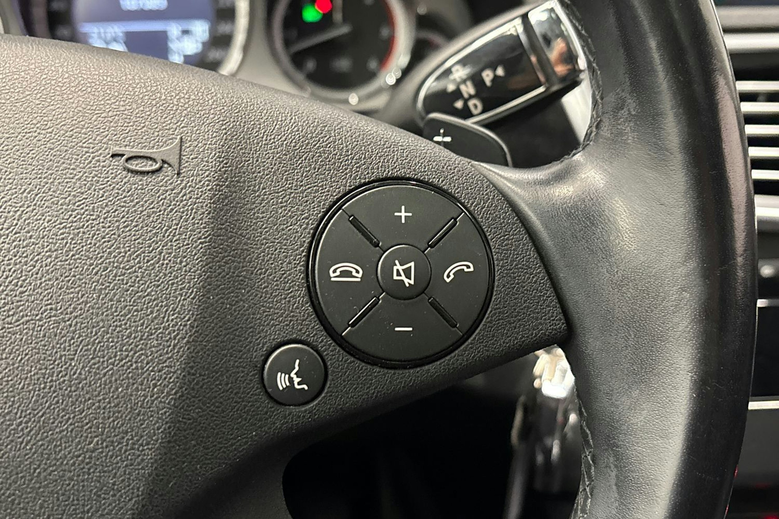 musta Mercedes-Benz E 2011 kuva 19.