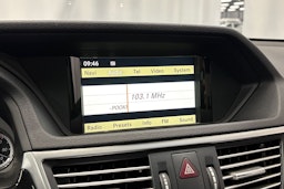 musta Mercedes-Benz E 2011 kuva 22.