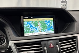 musta Mercedes-Benz E 2011 kuva 23.