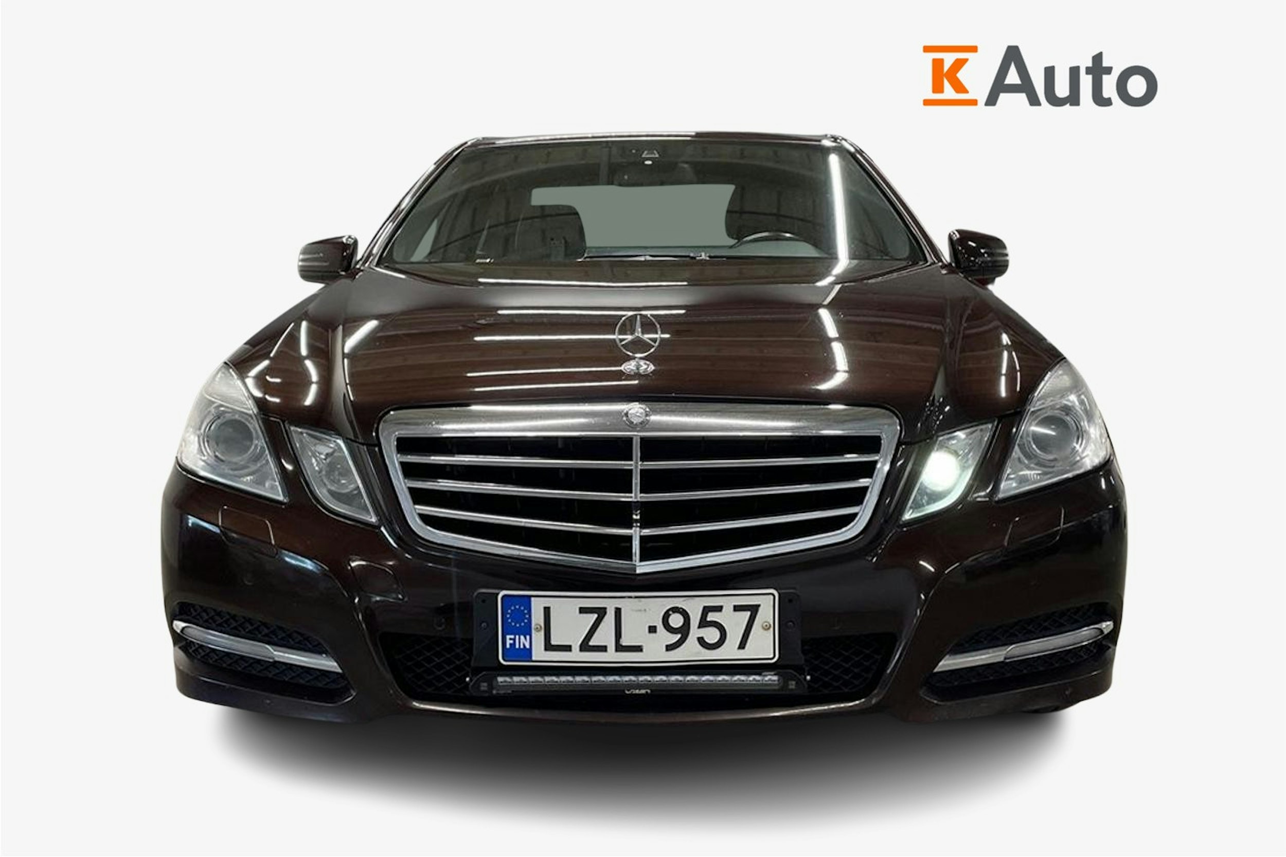 ruskea (beige) Mercedes-Benz E 2011 kuva 5.