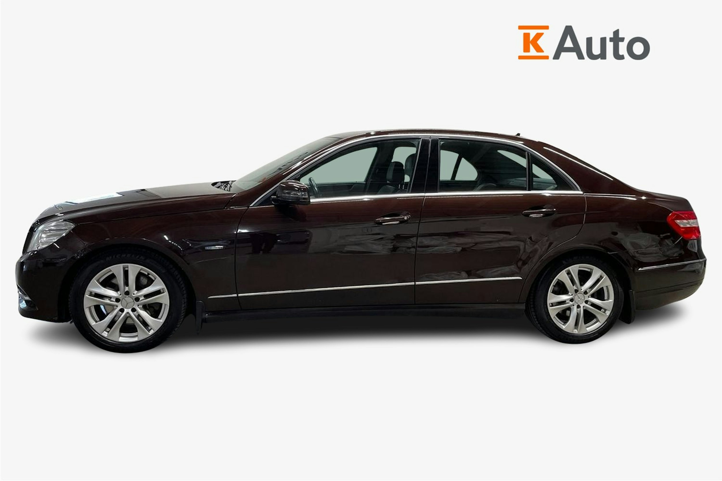 ruskea (beige) Mercedes-Benz E 2011 kuva 6.