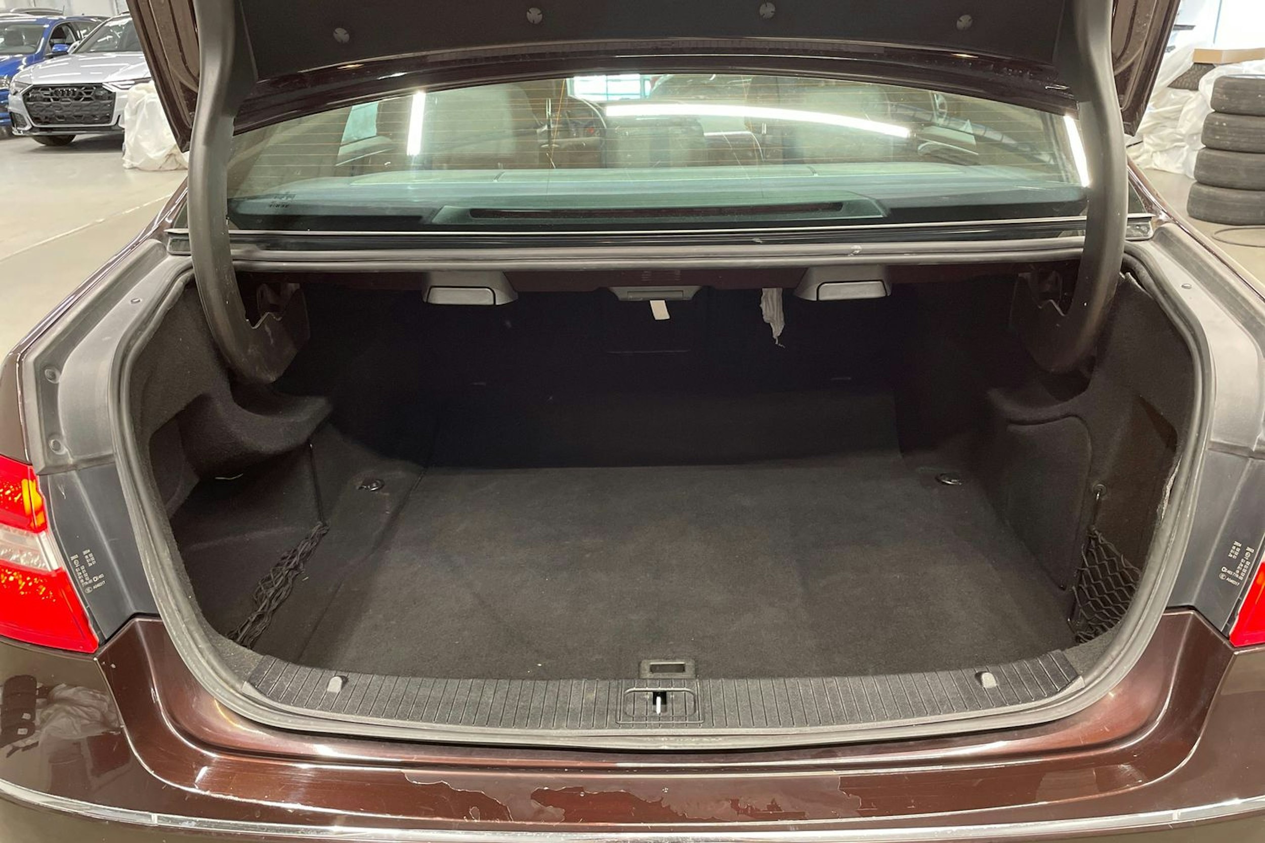 ruskea (beige) Mercedes-Benz E 2011 kuva 15.