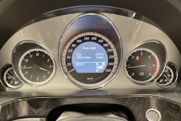 ruskea (beige) Mercedes-Benz E 2011 kuva 16.