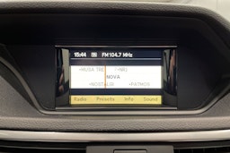 ruskea (beige) Mercedes-Benz E 2011 kuva 17.