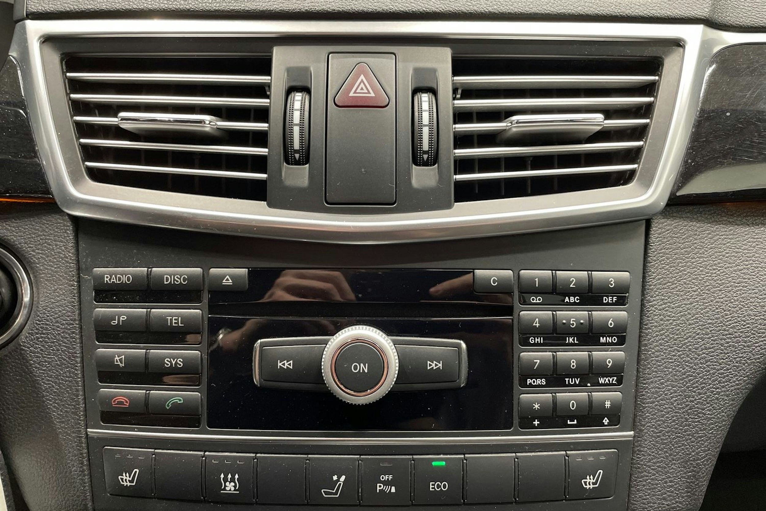 ruskea (beige) Mercedes-Benz E 2011 kuva 18.