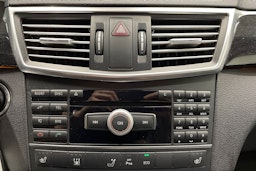 ruskea (beige) Mercedes-Benz E 2011 kuva 18.