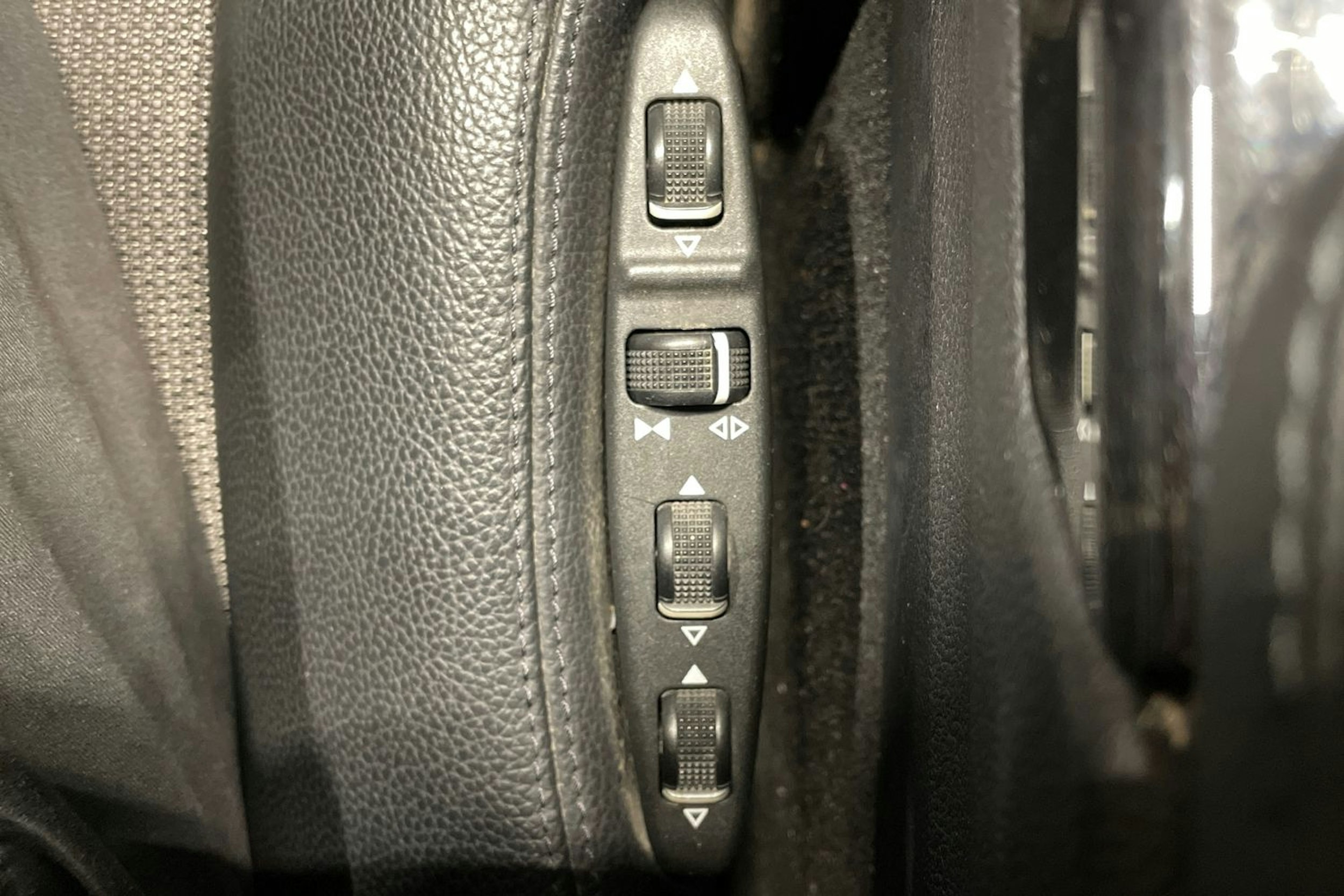 ruskea (beige) Mercedes-Benz E 2011 kuva 21.