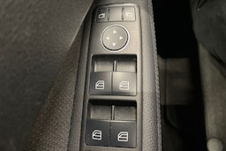 ruskea (beige) Mercedes-Benz E 2011 kuva 23.