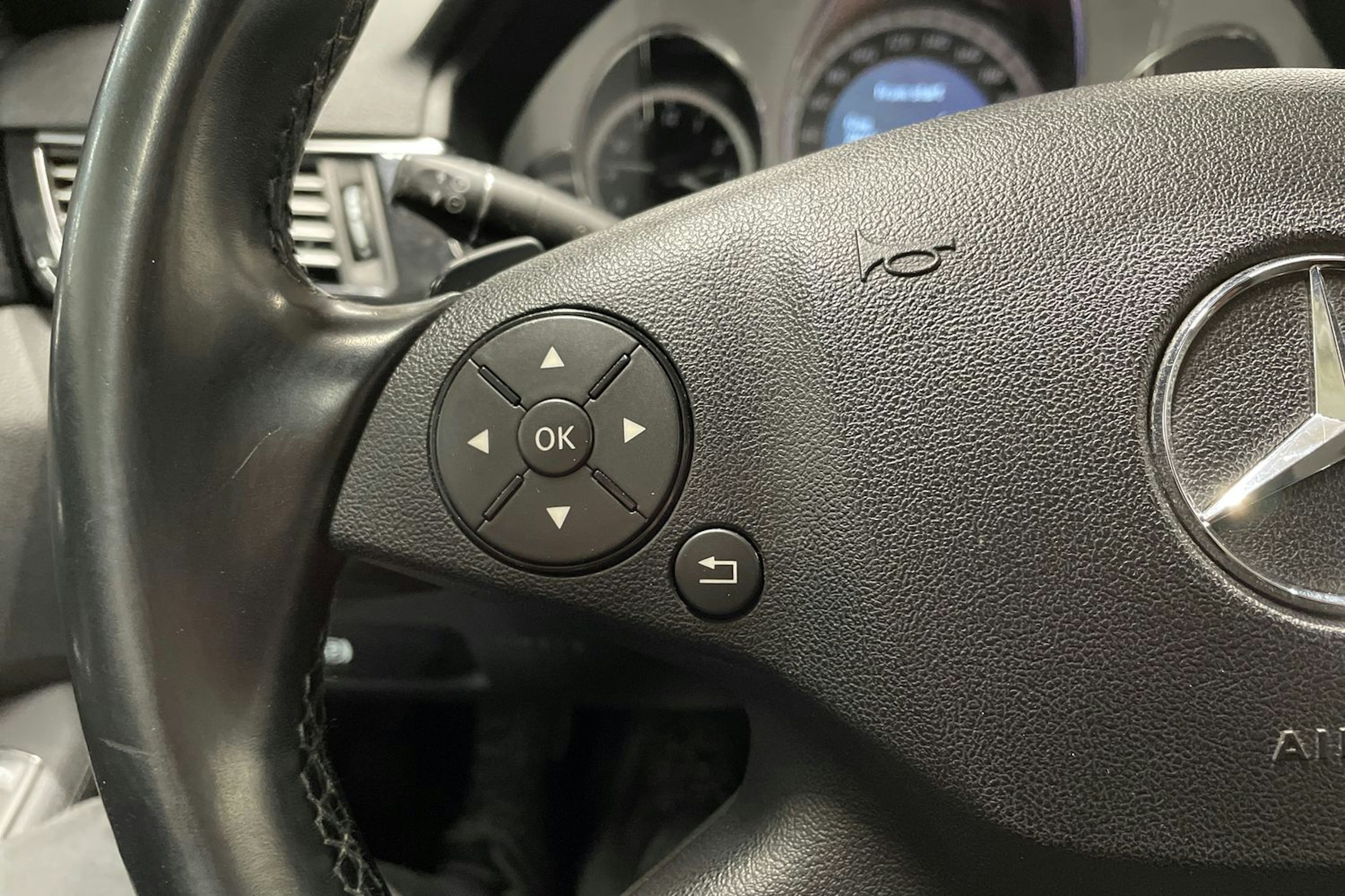 ruskea (beige) Mercedes-Benz E 2011 kuva 24.