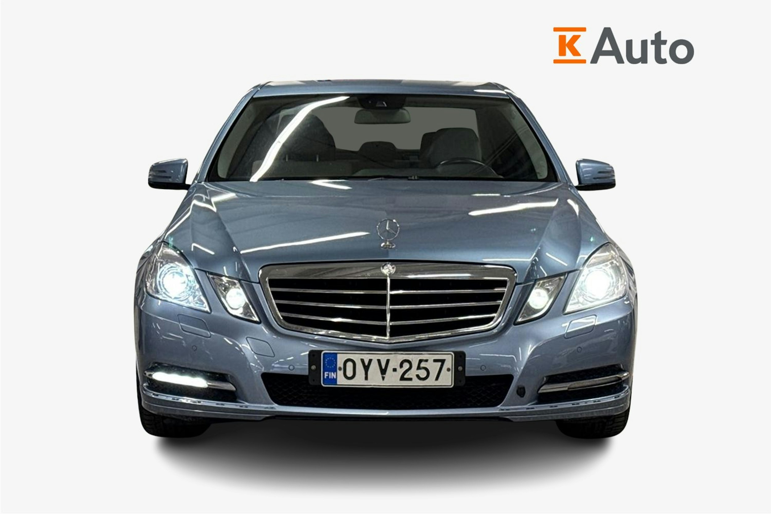 sininen Mercedes-Benz E 2011 kuva 5.
