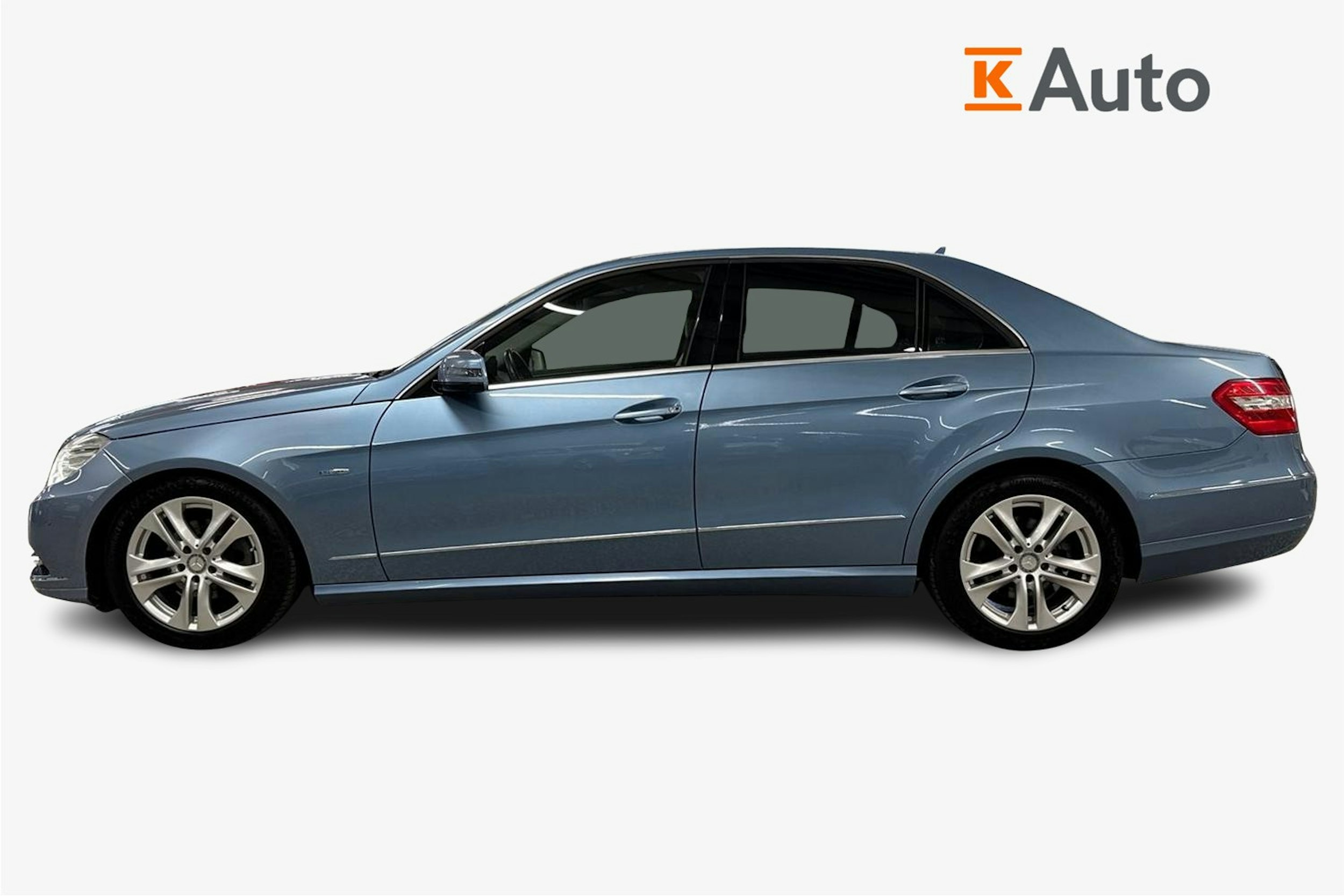 sininen Mercedes-Benz E 2011 kuva 6.