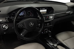 sininen Mercedes-Benz E 2011 kuva 7.